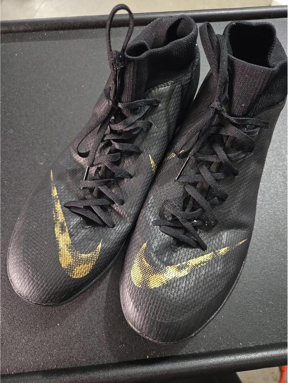 Nike Mercurial Superfly Black & Gold Non Marking Soccer Cleats Size 8 US